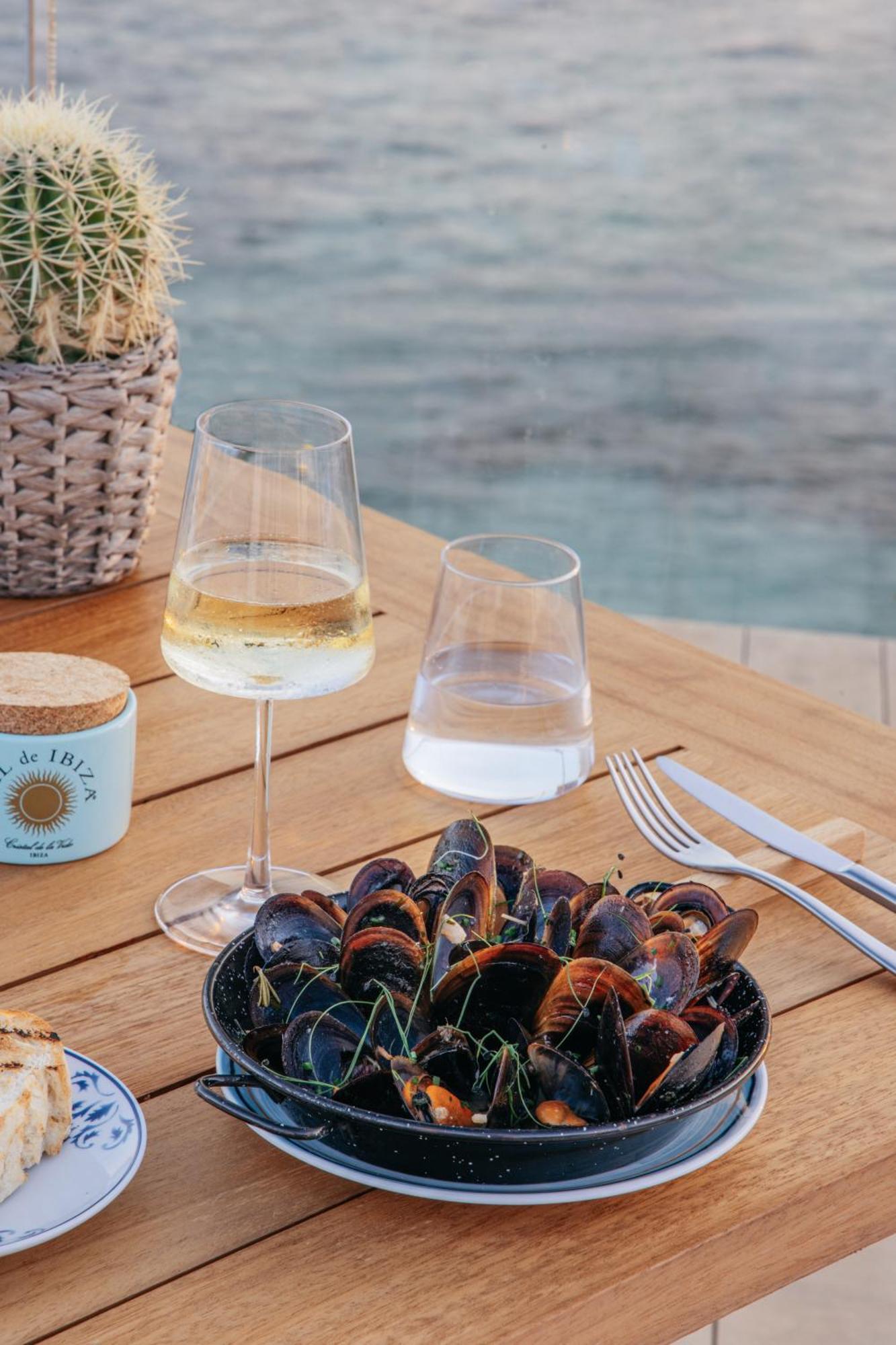 Me Ibiza - The Leading Hotels Of The World Santa Eularia des Riu Eksteriør bilde